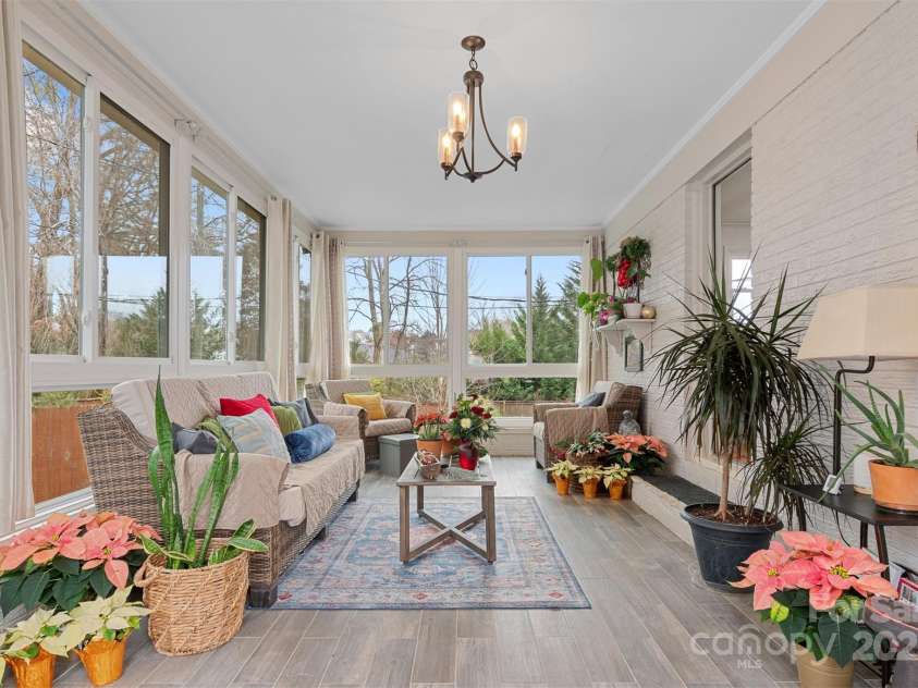 663 14th Avenue, Hickory, NC 28601.  MLS# CAR4206584, YatesRealty ID 1148. 