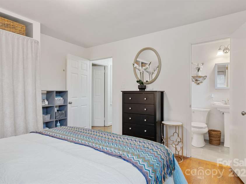 663 14th Avenue, Hickory, NC 28601.  MLS# CAR4206584, YatesRealty ID 1148. 