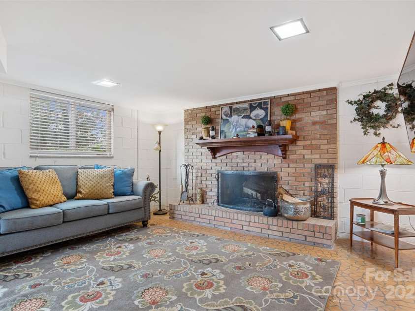 663 14th Avenue, Hickory, NC 28601.  MLS# CAR4206584, YatesRealty ID 1148. 