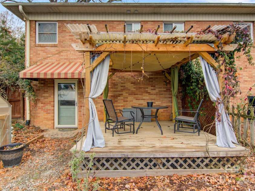 663 14th Avenue, Hickory, NC 28601.  MLS# CAR4206584, YatesRealty ID 1148. 