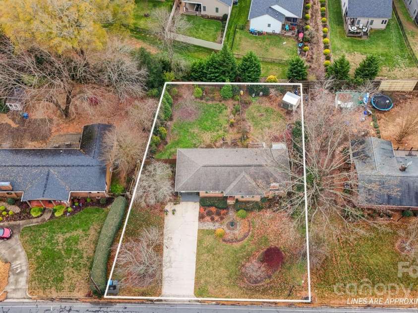 663 14th Avenue, Hickory, NC 28601.  MLS# CAR4206584, YatesRealty ID 1148. 