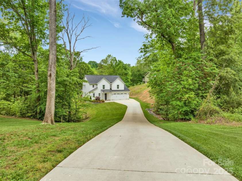 8136 Energy Lane, Catawba, NC 28609.  MLS# CAR4250901, YatesRealty ID 11480. Driveway