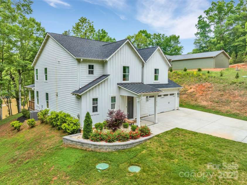 8136 Energy Lane, Catawba, NC 28609.  MLS# CAR4250901, YatesRealty ID 11480. Front of home