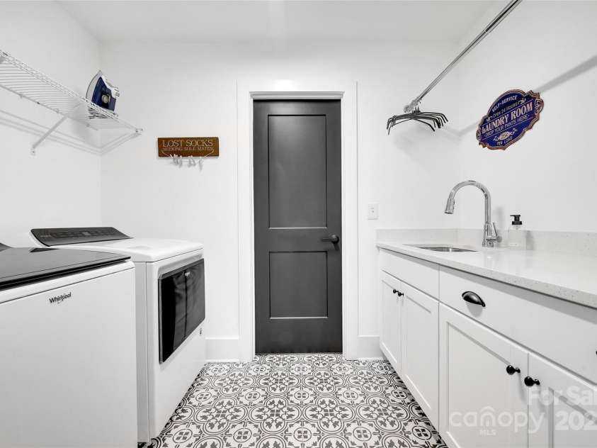 8136 Energy Lane, Catawba, NC 28609.  MLS# CAR4250901, YatesRealty ID 11480. Laundry