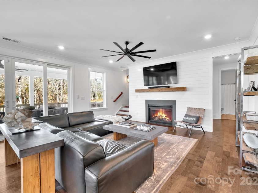 8136 Energy Lane, Catawba, NC 28609.  MLS# CAR4250901, YatesRealty ID 11480. Living room