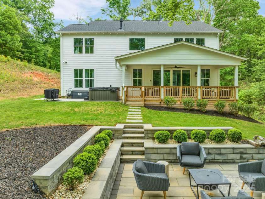 8136 Energy Lane, Catawba, NC 28609.  MLS# CAR4250901, YatesRealty ID 11480. Outdoor patio area
