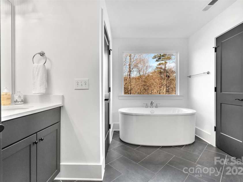 8136 Energy Lane, Catawba, NC 28609.  MLS# CAR4250901, YatesRealty ID 11480. Primary bath