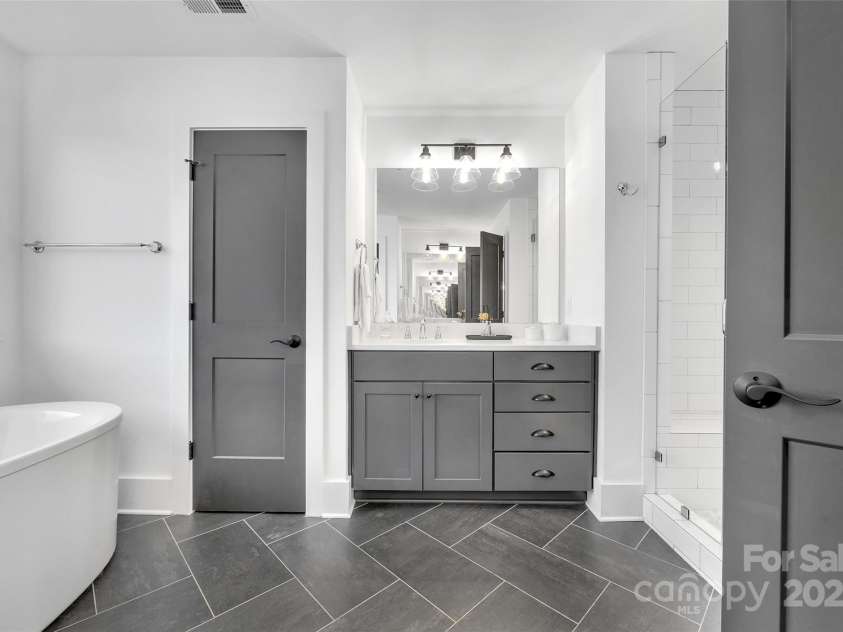 8136 Energy Lane, Catawba, NC 28609.  MLS# CAR4250901, YatesRealty ID 11480. Primary bath