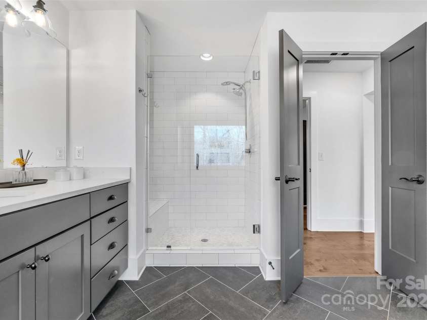 8136 Energy Lane, Catawba, NC 28609.  MLS# CAR4250901, YatesRealty ID 11480. Primary bath