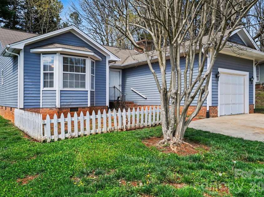 2925 Misty Plum Court, Fort Mill, SC 29715.  MLS# CAR4357136, YatesRealty ID 11482. 