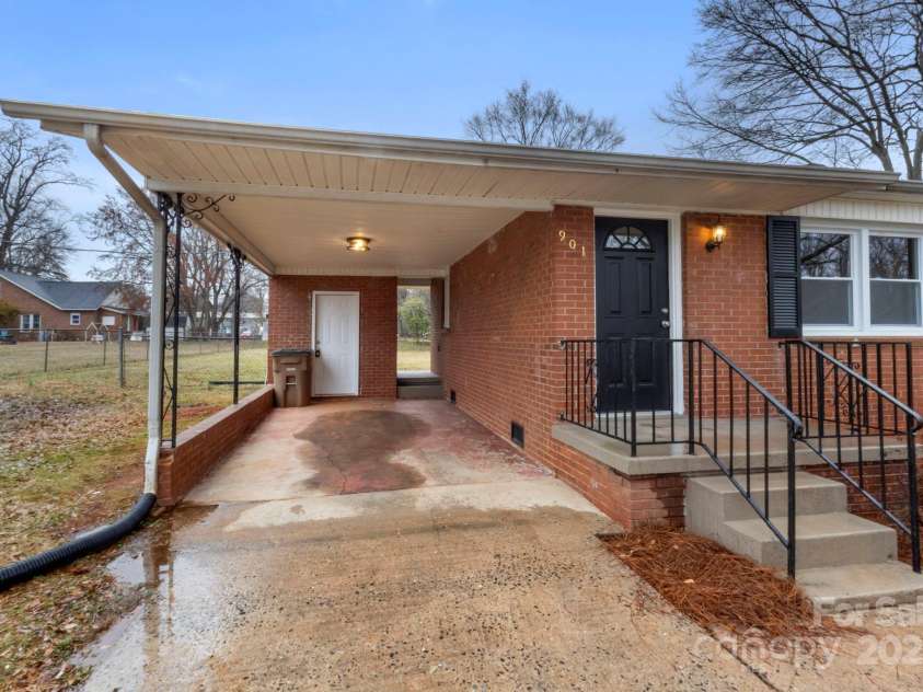 901 Wyke Road, Shelby, NC 28150.  MLS# CAR4219638, YatesRealty ID 11482. 