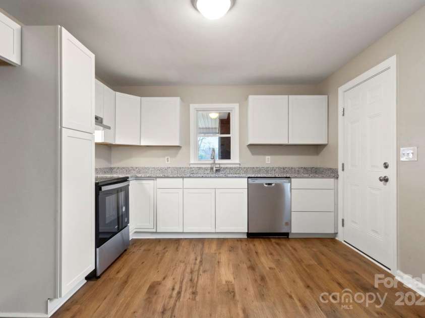 901 Wyke Road, Shelby, NC 28150.  MLS# CAR4219638, YatesRealty ID 11482. 