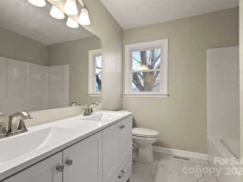 901 Wyke Road, Shelby, NC 28150.  MLS# CAR4219638, YatesRealty ID 11482. 