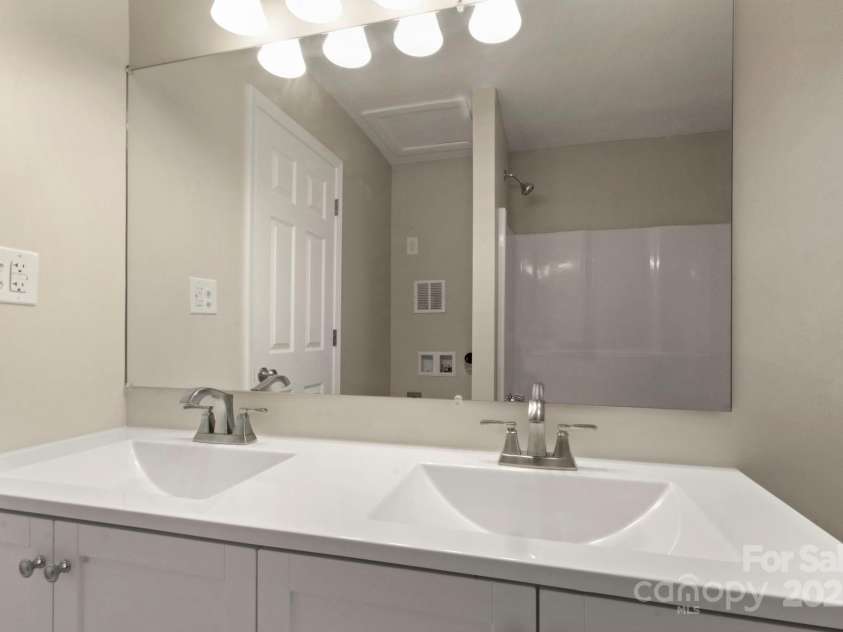 901 Wyke Road, Shelby, NC 28150.  MLS# CAR4219638, YatesRealty ID 11482. 