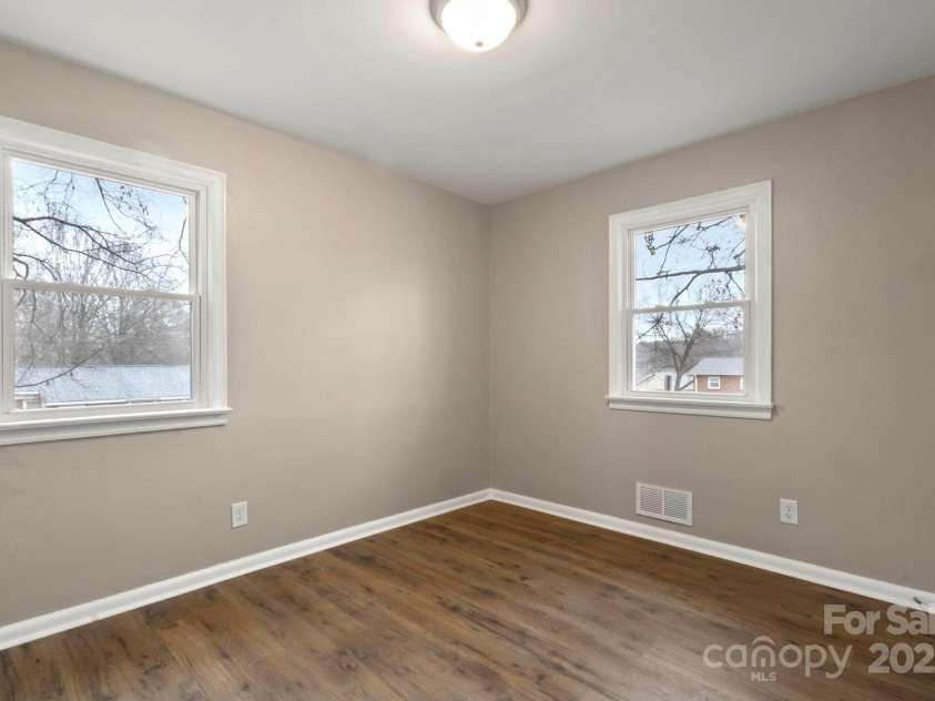 901 Wyke Road, Shelby, NC 28150.  MLS# CAR4219638, YatesRealty ID 11482. 