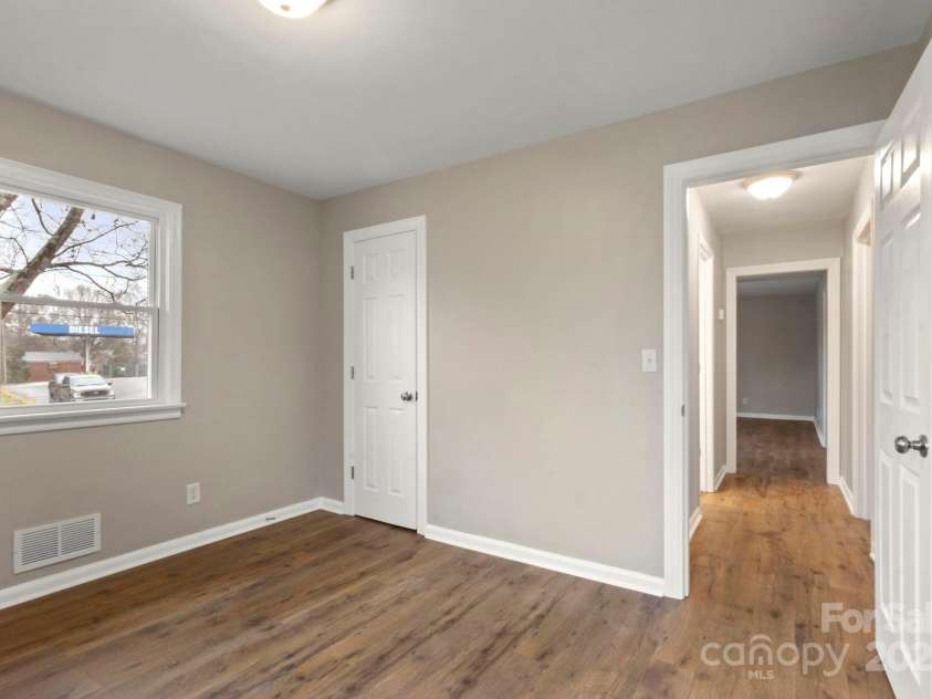 901 Wyke Road, Shelby, NC 28150.  MLS# CAR4219638, YatesRealty ID 11482. 