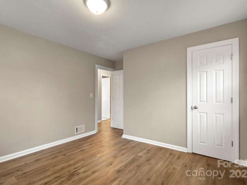 901 Wyke Road, Shelby, NC 28150.  MLS# CAR4219638, YatesRealty ID 11482. 