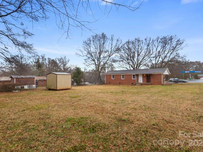 901 Wyke Road, Shelby, NC 28150.  MLS# CAR4219638, YatesRealty ID 11482. 