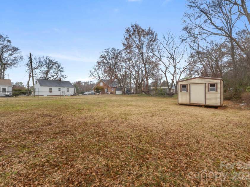 901 Wyke Road, Shelby, NC 28150.  MLS# CAR4219638, YatesRealty ID 11482. 