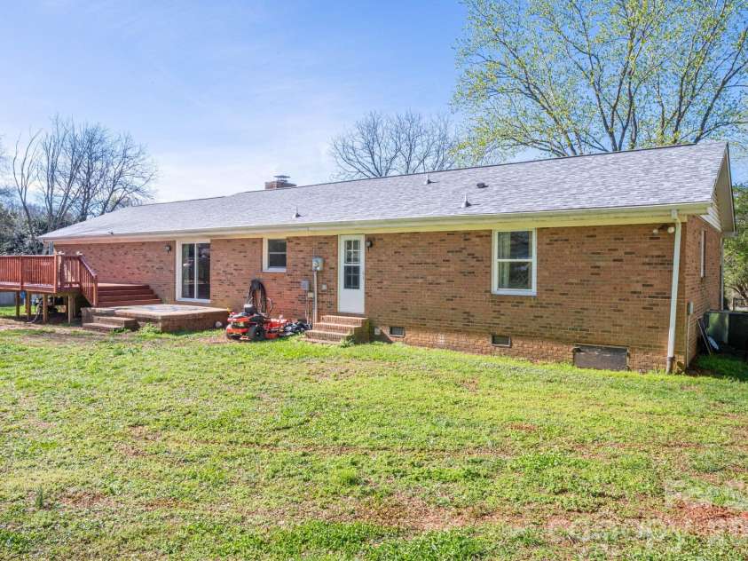4804 Cedar Court, Gastonia, NC 28056.  MLS# CAR4356344, YatesRealty ID 11483. 