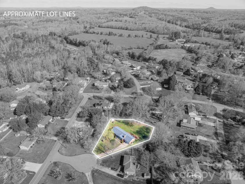 4804 Cedar Court, Gastonia, NC 28056.  MLS# CAR4356344, YatesRealty ID 11483. 