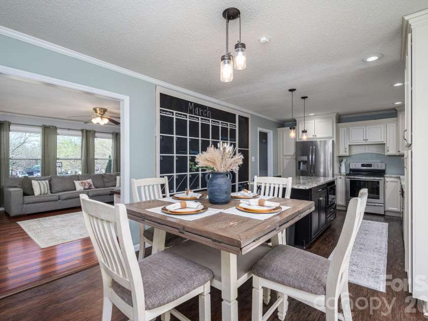 4804 Cedar Court, Gastonia, NC 28056.  MLS# CAR4356344, YatesRealty ID 11483. Dining area.