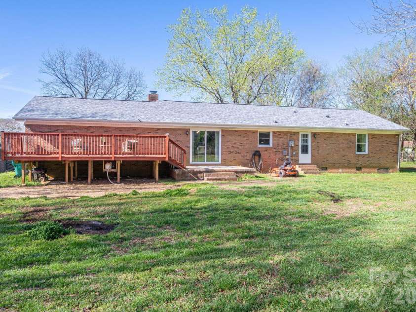 4804 Cedar Court, Gastonia, NC 28056.  MLS# CAR4356344, YatesRealty ID 11483. Large backyard! So much space to enjoy! 