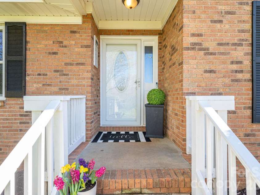 4804 Cedar Court, Gastonia, NC 28056.  MLS# CAR4356344, YatesRealty ID 11483. Welcome Home!