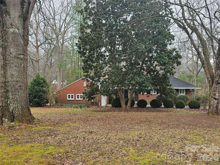 125 Hillside Drive, Shelby, NC 28150.  MLS# CAR4345337, YatesRealty ID 11484. 