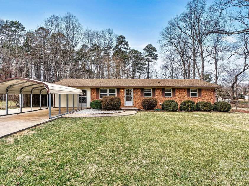 1665 26th Street, Hickory, NC 28601.  MLS# CAR4217513, YatesRealty ID 11485. 