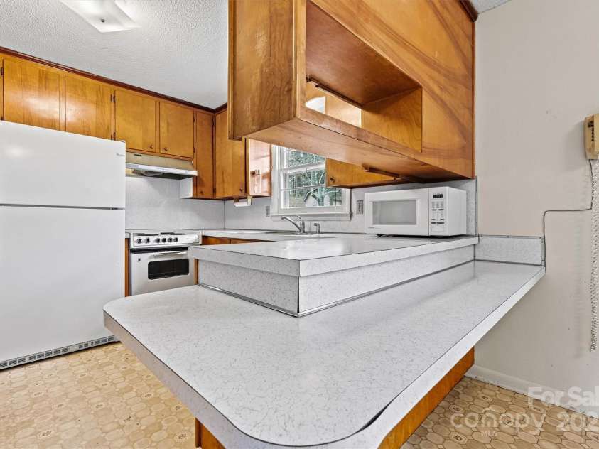 1665 26th Street, Hickory, NC 28601.  MLS# CAR4217513, YatesRealty ID 11485. 