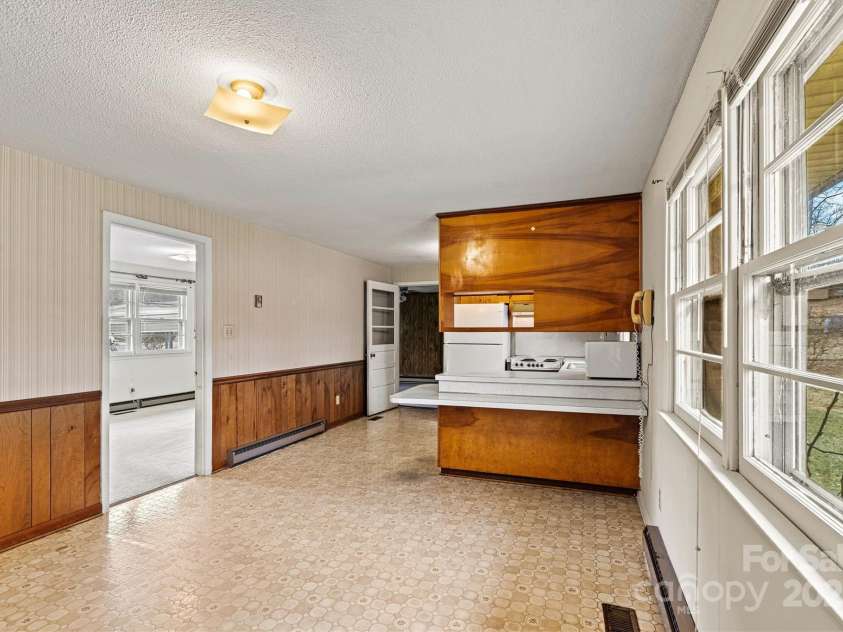 1665 26th Street, Hickory, NC 28601.  MLS# CAR4217513, YatesRealty ID 11485. 