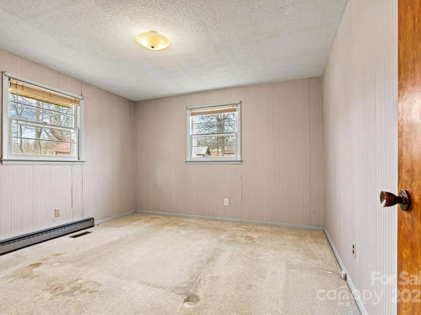 1665 26th Street, Hickory, NC 28601.  MLS# CAR4217513, YatesRealty ID 11485. 