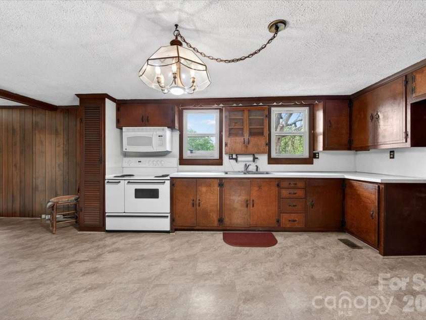 199 Mckinnon Avenue, Concord, NC 28025.  MLS# CAR4359449, YatesRealty ID 11486. 