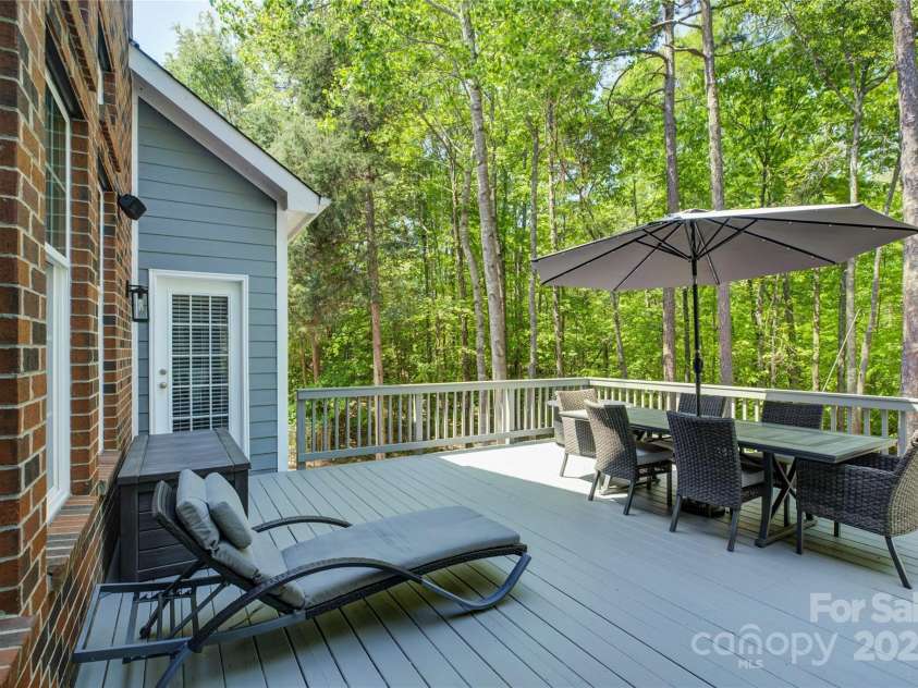 9810 Daufuskie Drive, Charlotte, NC 28278.  MLS# CAR4247189, YatesRealty ID 11486. 20x20 deck