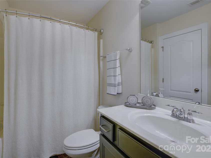 9810 Daufuskie Drive, Charlotte, NC 28278.  MLS# CAR4247189, YatesRealty ID 11486. 