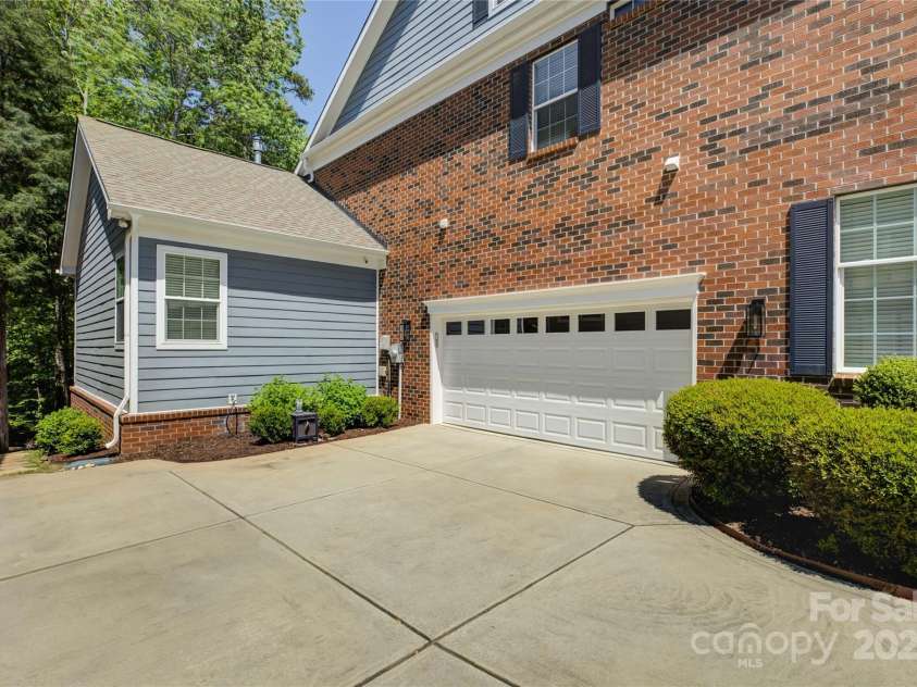 9810 Daufuskie Drive, Charlotte, NC 28278.  MLS# CAR4247189, YatesRealty ID 11486. 