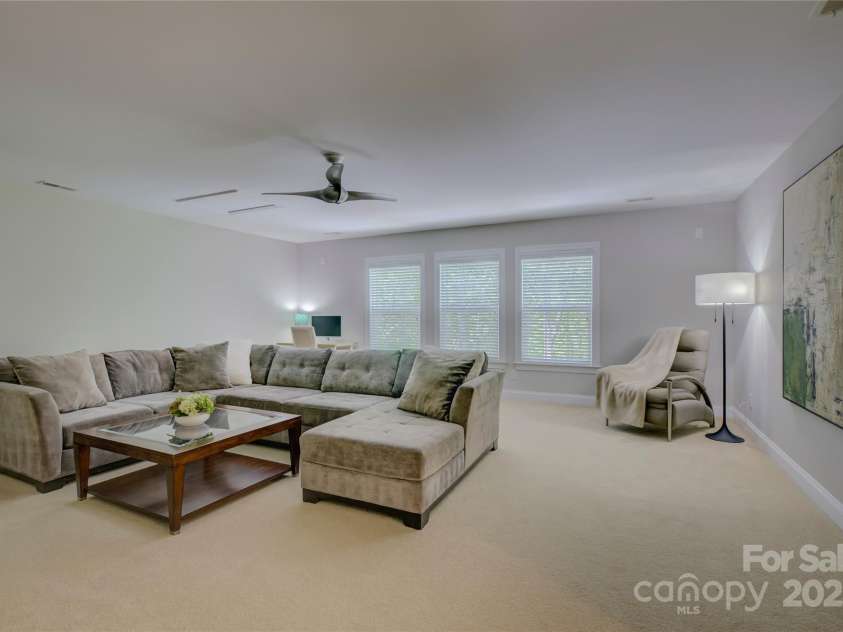 9810 Daufuskie Drive, Charlotte, NC 28278.  MLS# CAR4247189, YatesRealty ID 11486. Large bonus room on the 2nd floor