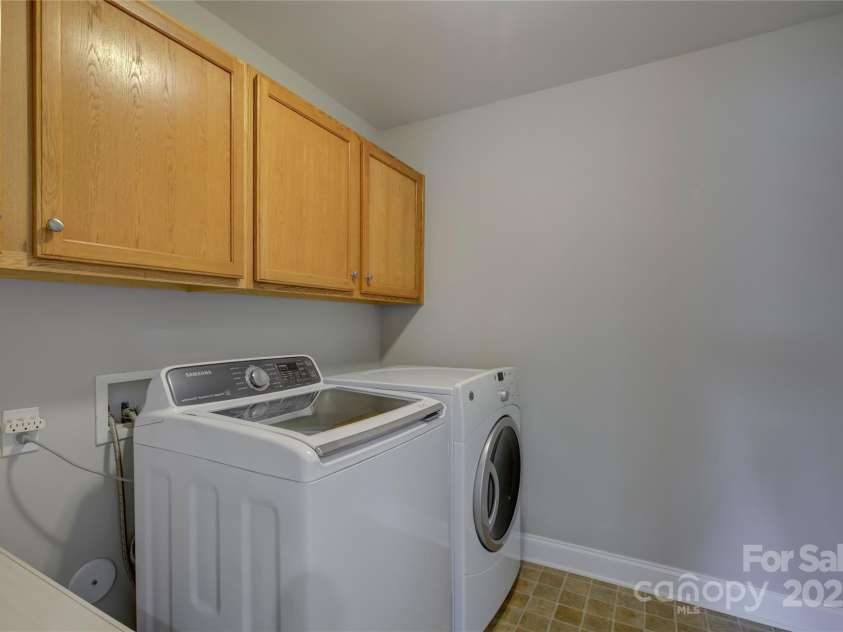 9810 Daufuskie Drive, Charlotte, NC 28278.  MLS# CAR4247189, YatesRealty ID 11486. Laundry room on the 2nd floor