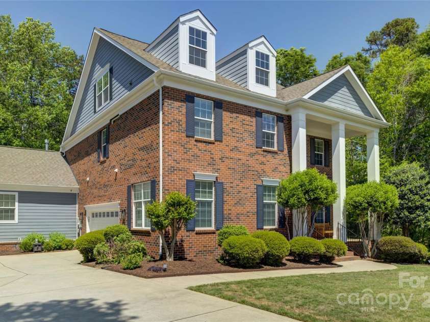 9810 Daufuskie Drive, Charlotte, NC 28278.  MLS# CAR4247189, YatesRealty ID 11486. Welcome to 9810 Daufuskie DR