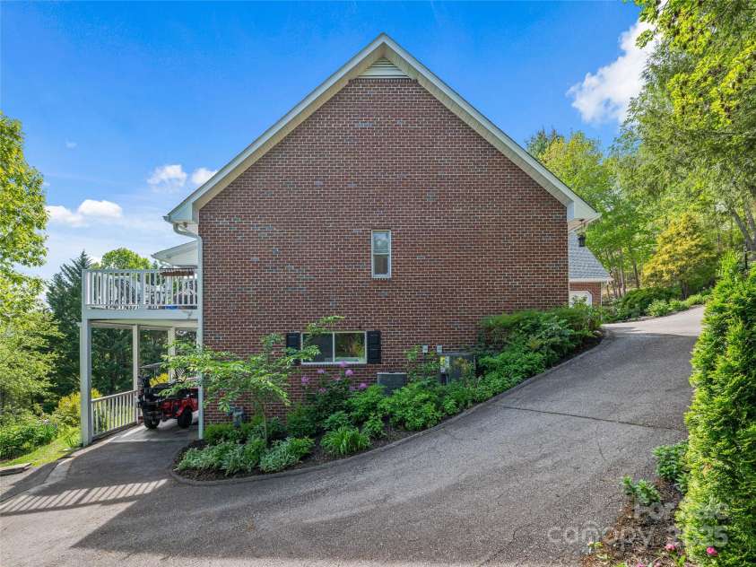 50 Hillcrest Drive, Weaverville, NC 28787.  MLS# CAR4252003, YatesRealty ID 11488. 