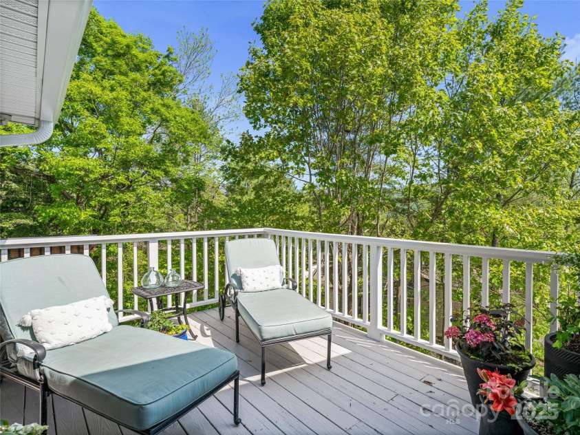 50 Hillcrest Drive, Weaverville, NC 28787.  MLS# CAR4252003, YatesRealty ID 11488. 