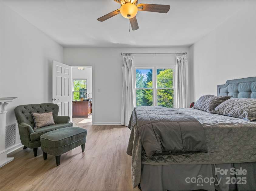 50 Hillcrest Drive, Weaverville, NC 28787.  MLS# CAR4252003, YatesRealty ID 11488. 