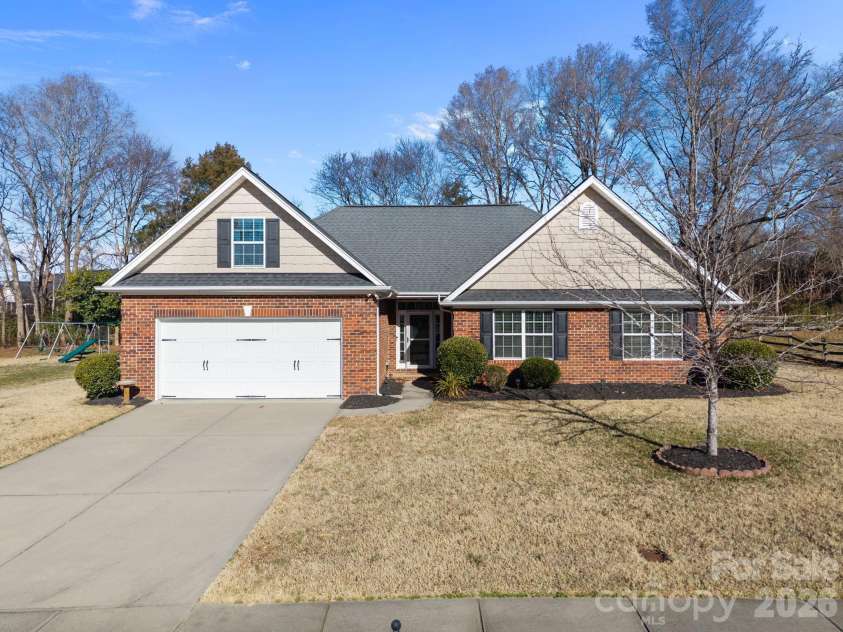855 Juanita Drive, Concord, NC 28027.  MLS# CAR4337185, YatesRealty ID 11488. 