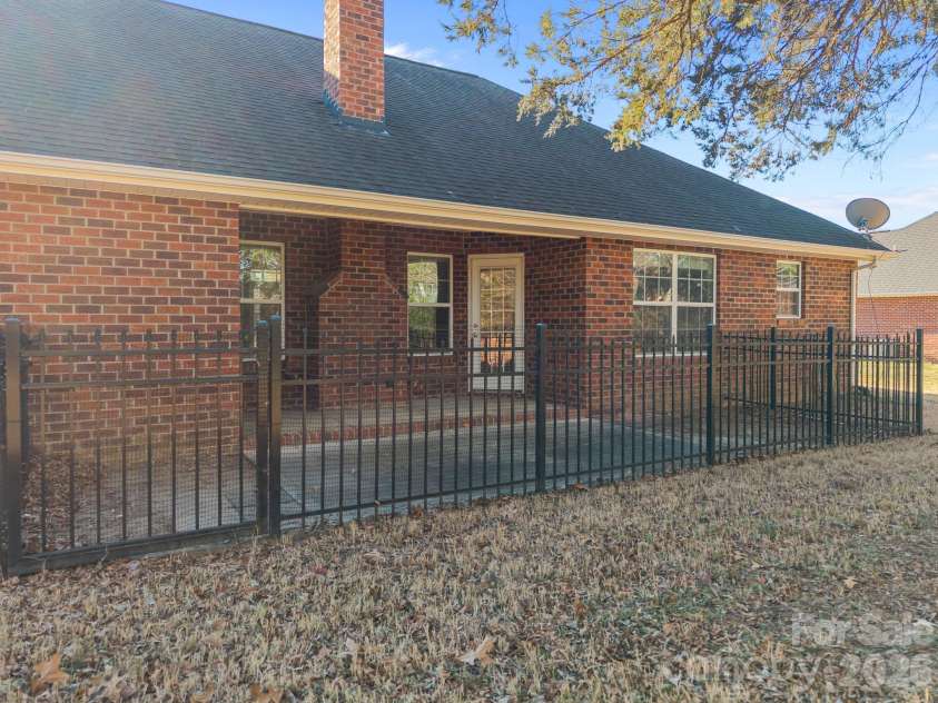 855 Juanita Drive, Concord, NC 28027.  MLS# CAR4337185, YatesRealty ID 11488. 