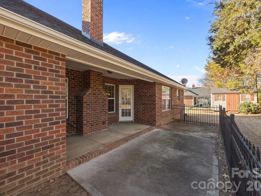 855 Juanita Drive, Concord, NC 28027.  MLS# CAR4337185, YatesRealty ID 11488. 