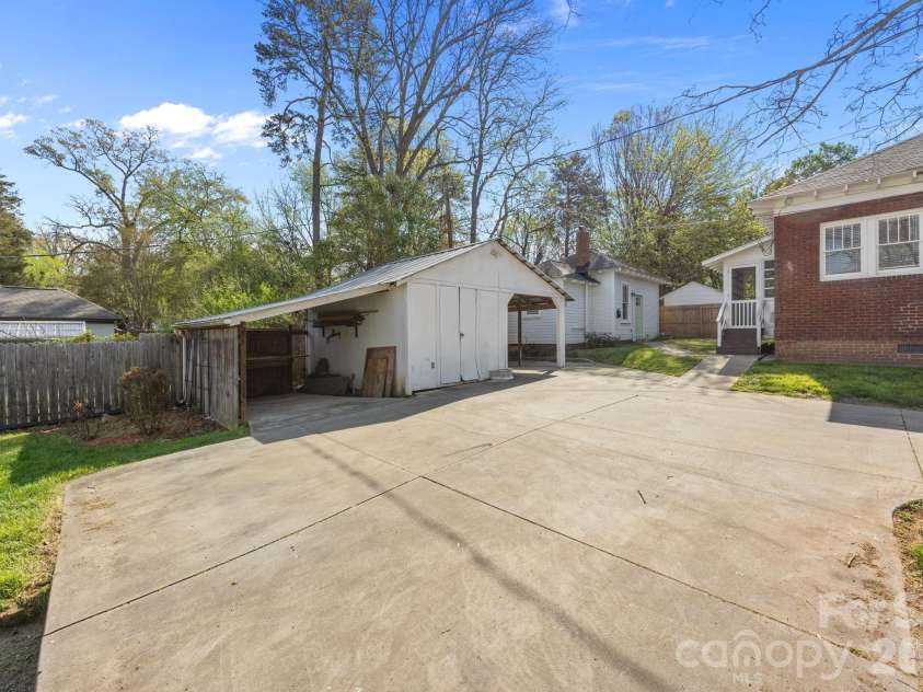 112 Steele Street, Salisbury, NC 28144.  MLS# CAR4360441, YatesRealty ID 11489. 
