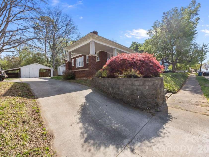 112 Steele Street, Salisbury, NC 28144.  MLS# CAR4360441, YatesRealty ID 11489. 