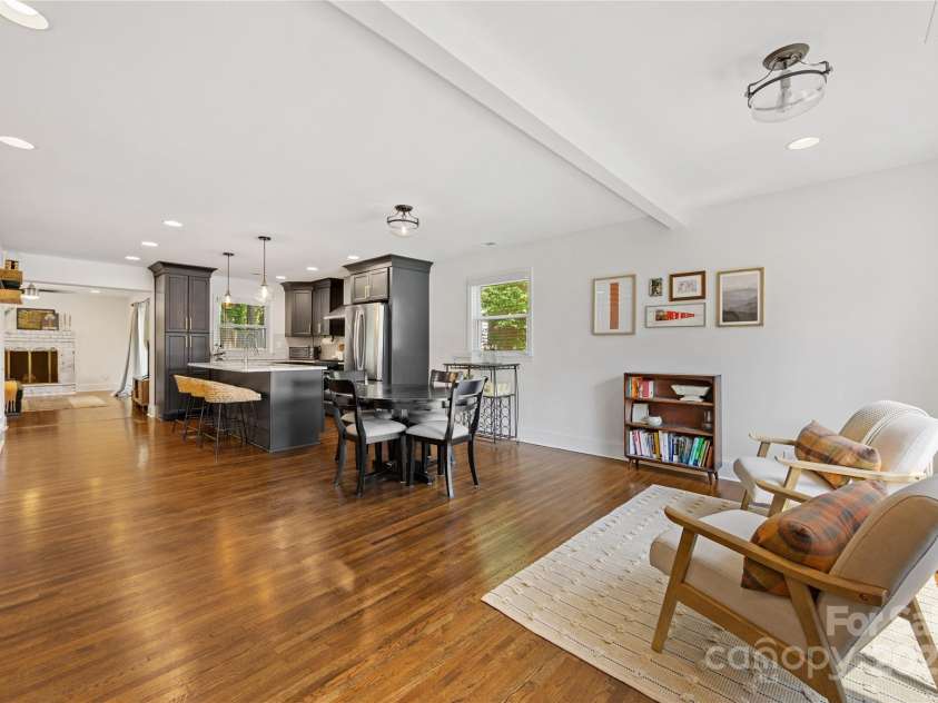 2933 Hilliard Drive, Charlotte, NC 28205.  MLS# CAR4252267, YatesRealty ID 11489. 