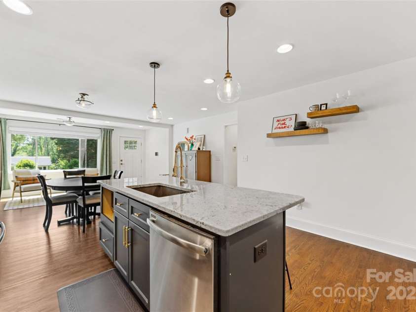 2933 Hilliard Drive, Charlotte, NC 28205.  MLS# CAR4252267, YatesRealty ID 11489. 